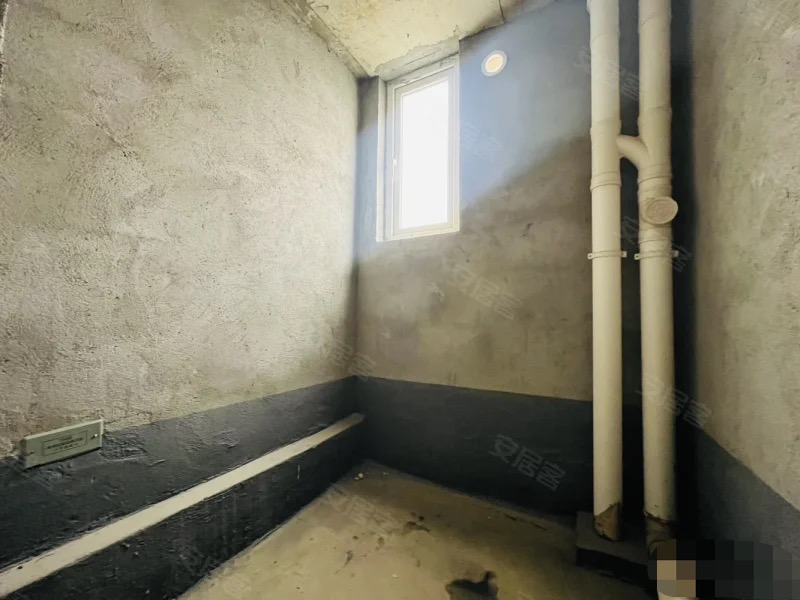 急售，城南，捡漏洋房C位一套，单价4400，好楼层，一梯二户❗送车位，南北通透，双阳台