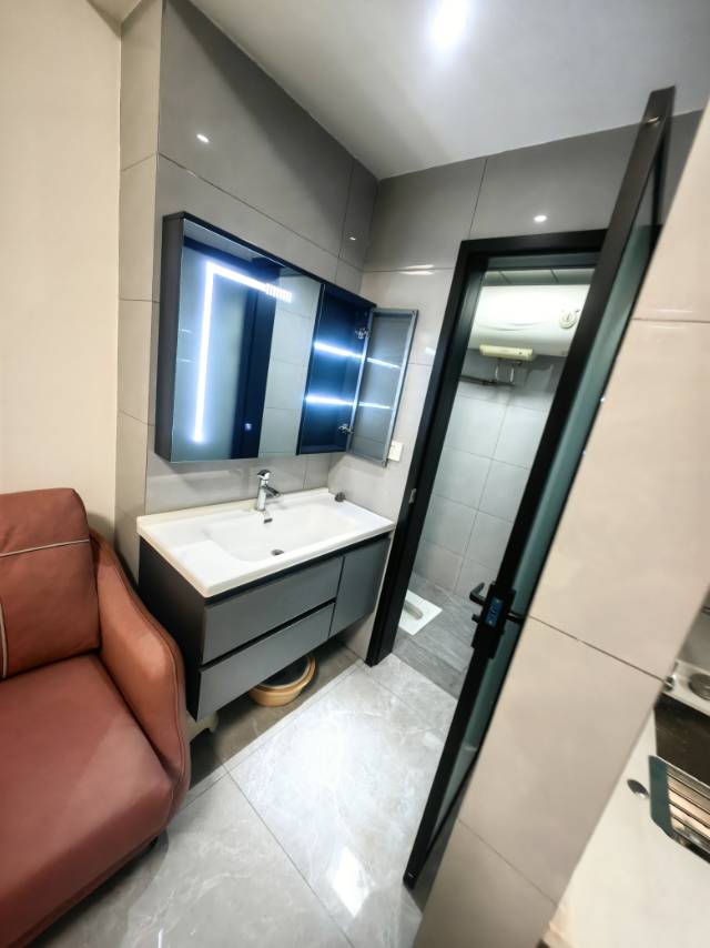 皇朝旁，新农贸，风和日丽边中和公寓