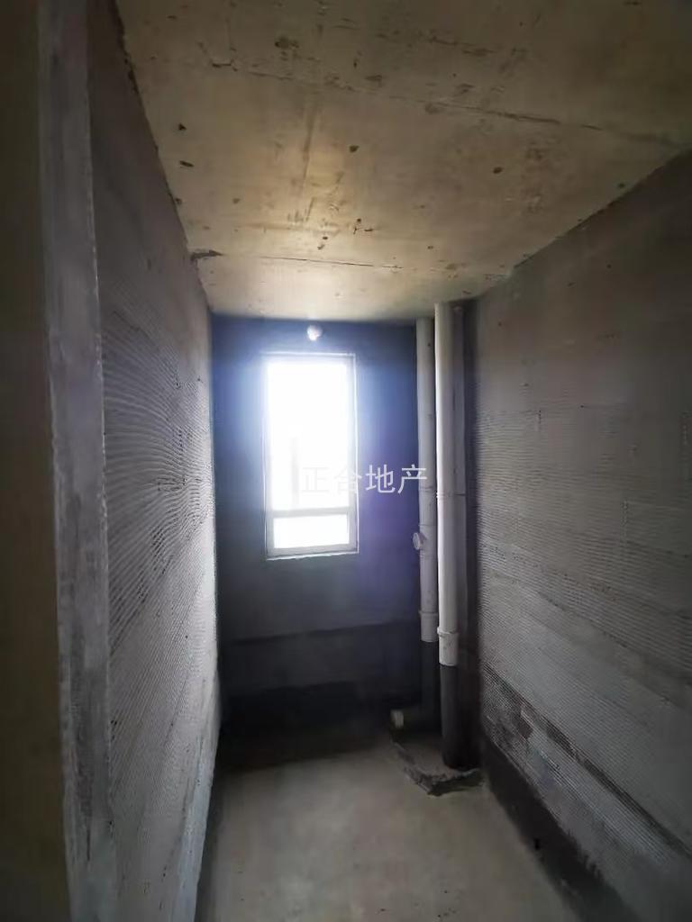 城南，碧桂园，单价5200，毛坯四房，电梯好楼层10楼，证满二，大阳台