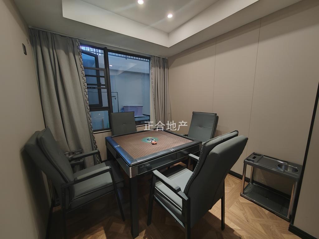 降价了，吾悦华府，1楼，精装三房，单价5900，大横厅大花园，全屋中央空调，采光好