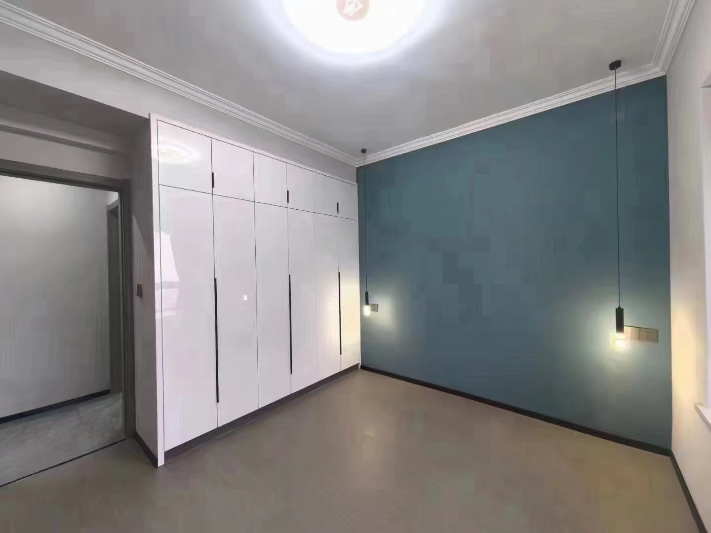 33，诚心出售，森林国际翡冷翠，全新精装三房，采光视野很好，满二