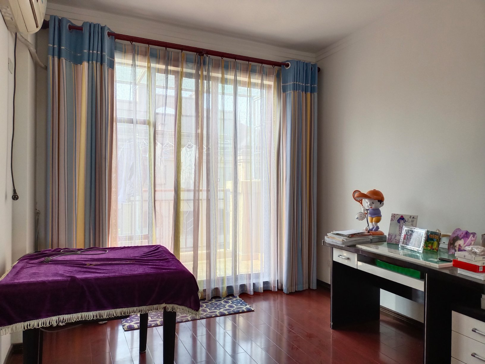 复式小洋房， 阁楼装修精致，李小双运动城对面