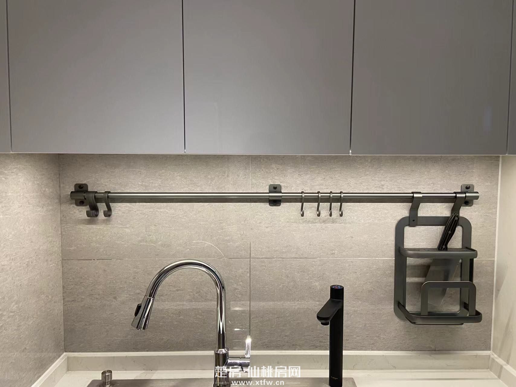 仙桃市职院大门外自有楼房共4层 诚意出售