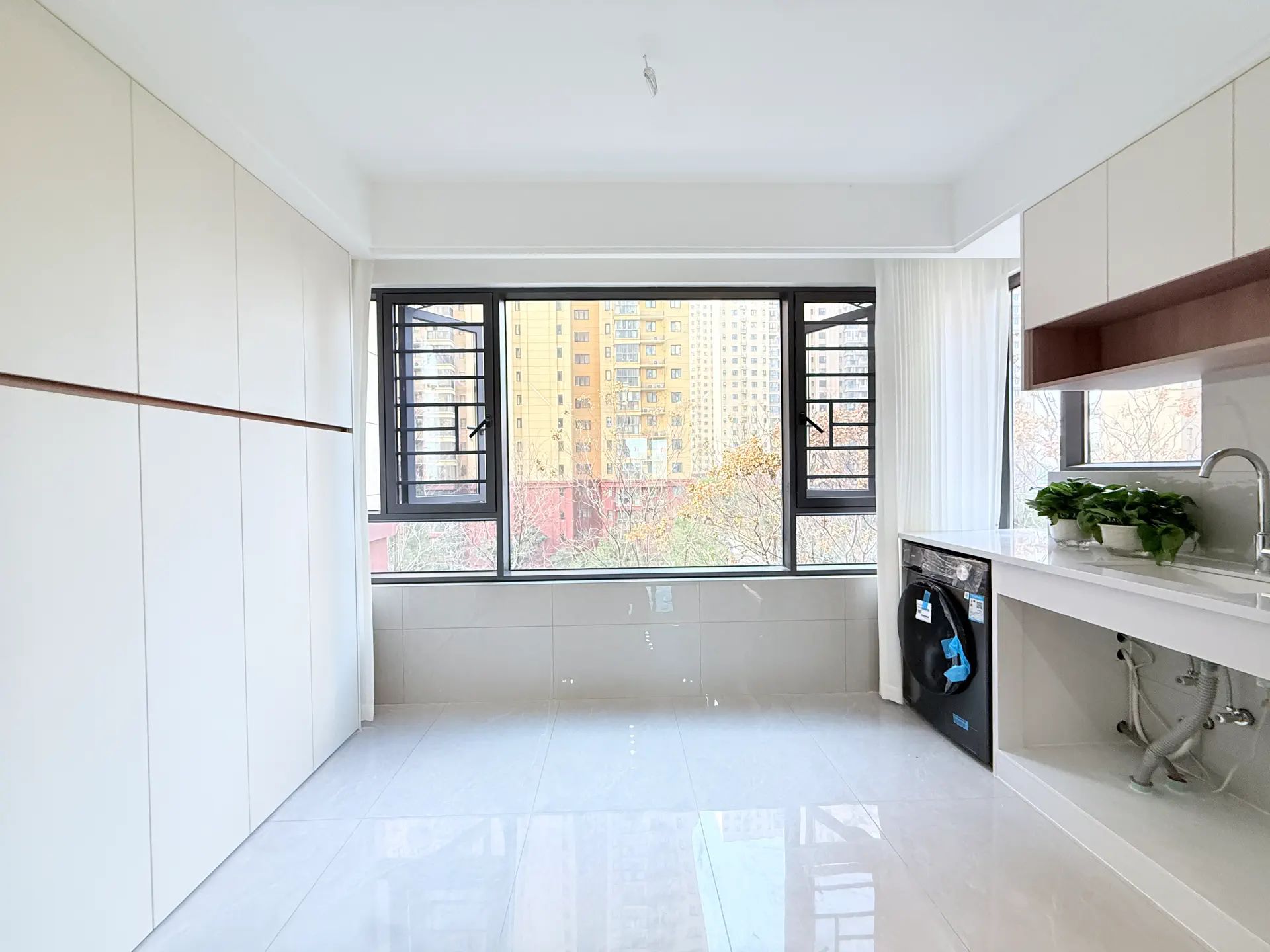 城西，满庭春，精装三室两厅两卫，入户花园，好楼层，证满二