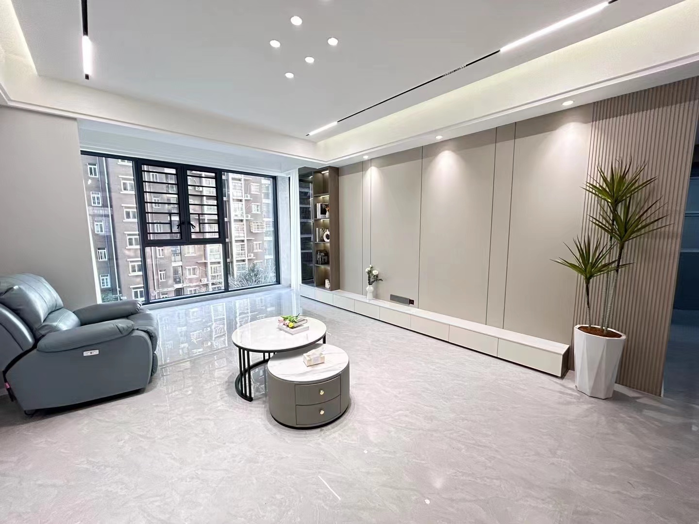 降价了，急售，精装三房，南北通透，一天未住，采光好，家电齐全