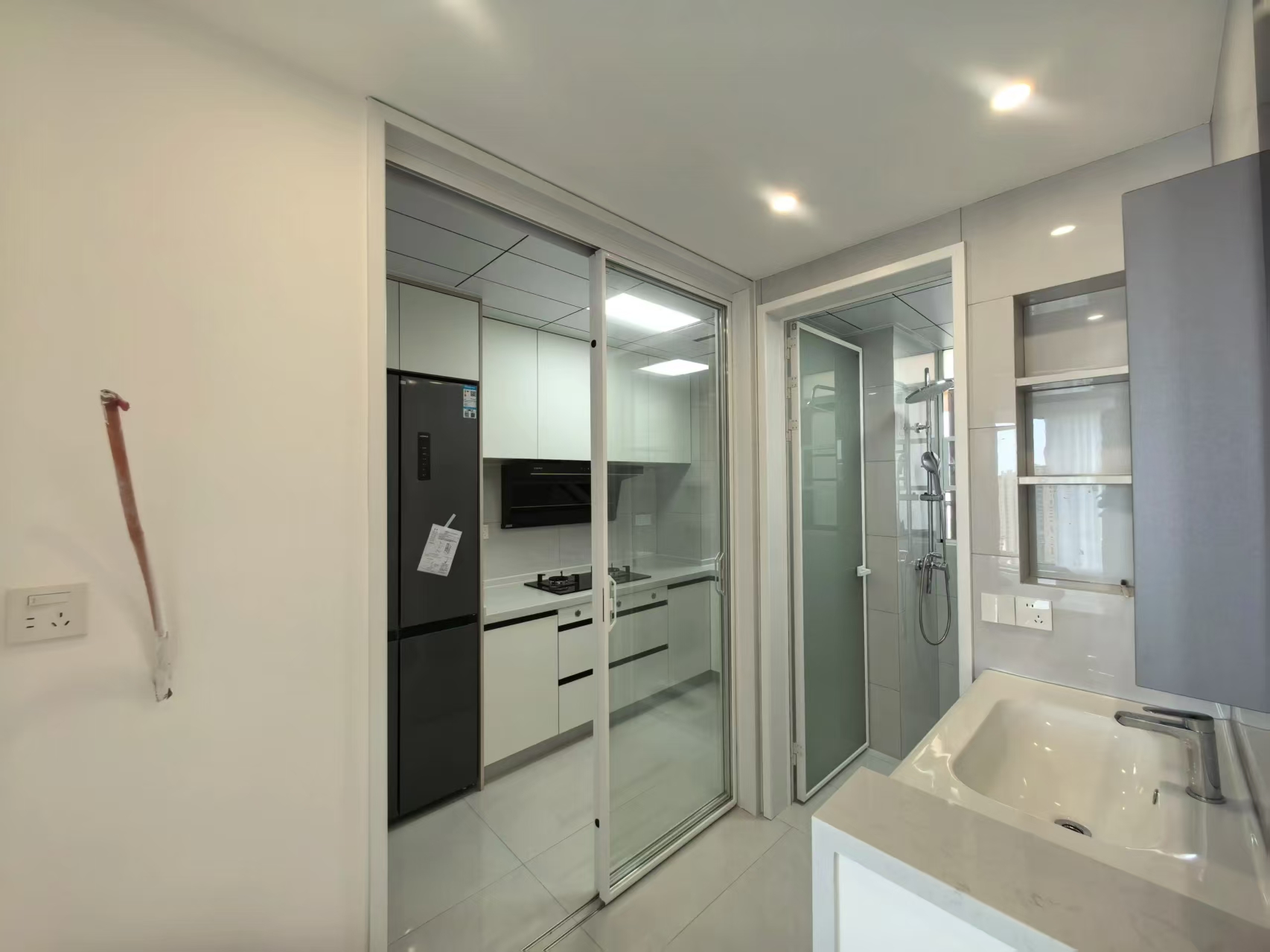 吾悦附近朝阳丽景精装两室出租家电齐全拎包入住