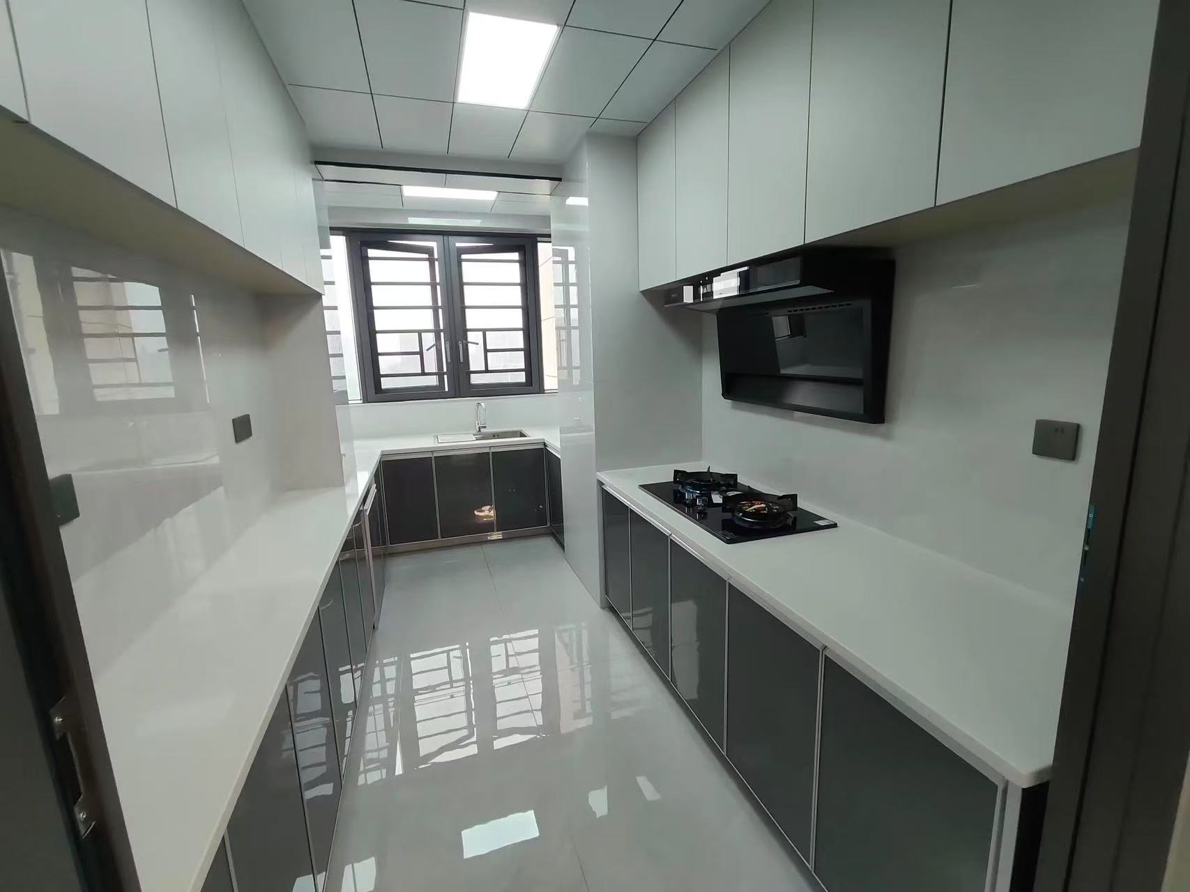 降‬价了，城南御湖世家，带‬车位，‮精装新全‬三‮两房‬卫，一‬口价71万