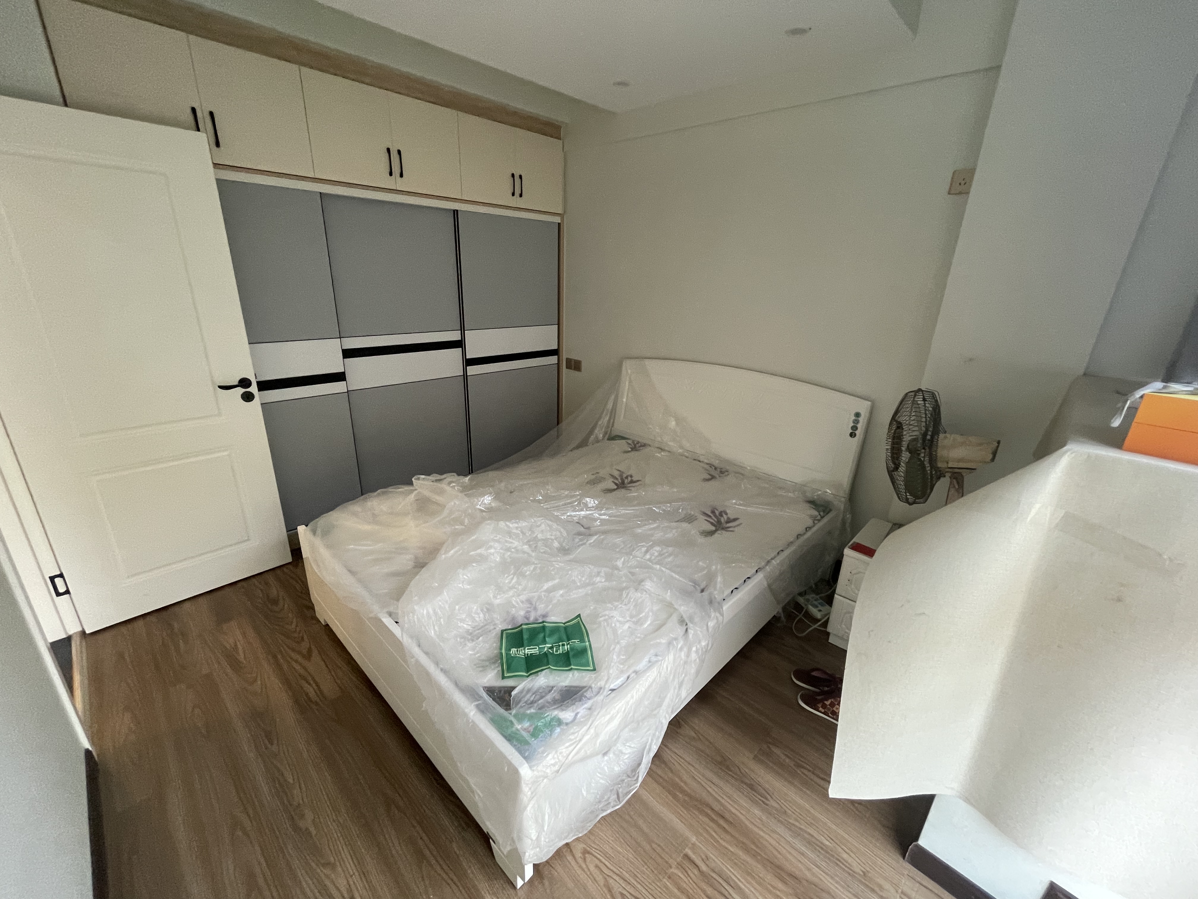 大洪万福广场邻里惠公寓带天然气看房方便两房精装修沔中旁边优秀的很