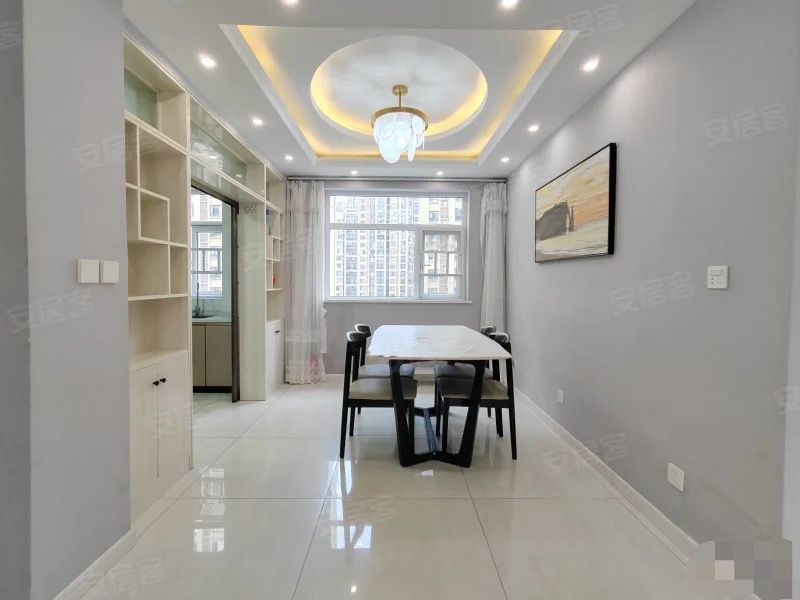 业主急售，和合国际四期，精装四房，9成新，中间楼层，拎包入住