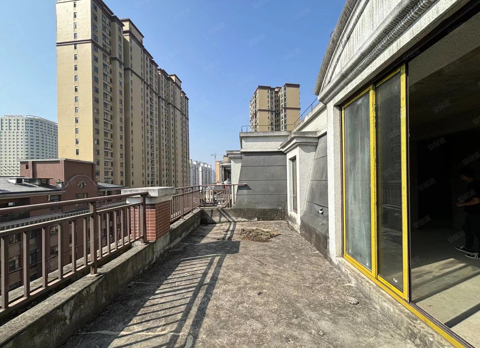 47，房东亏本出，城南忠心位置，电梯洋房，带大露台，证满二，户型视野好