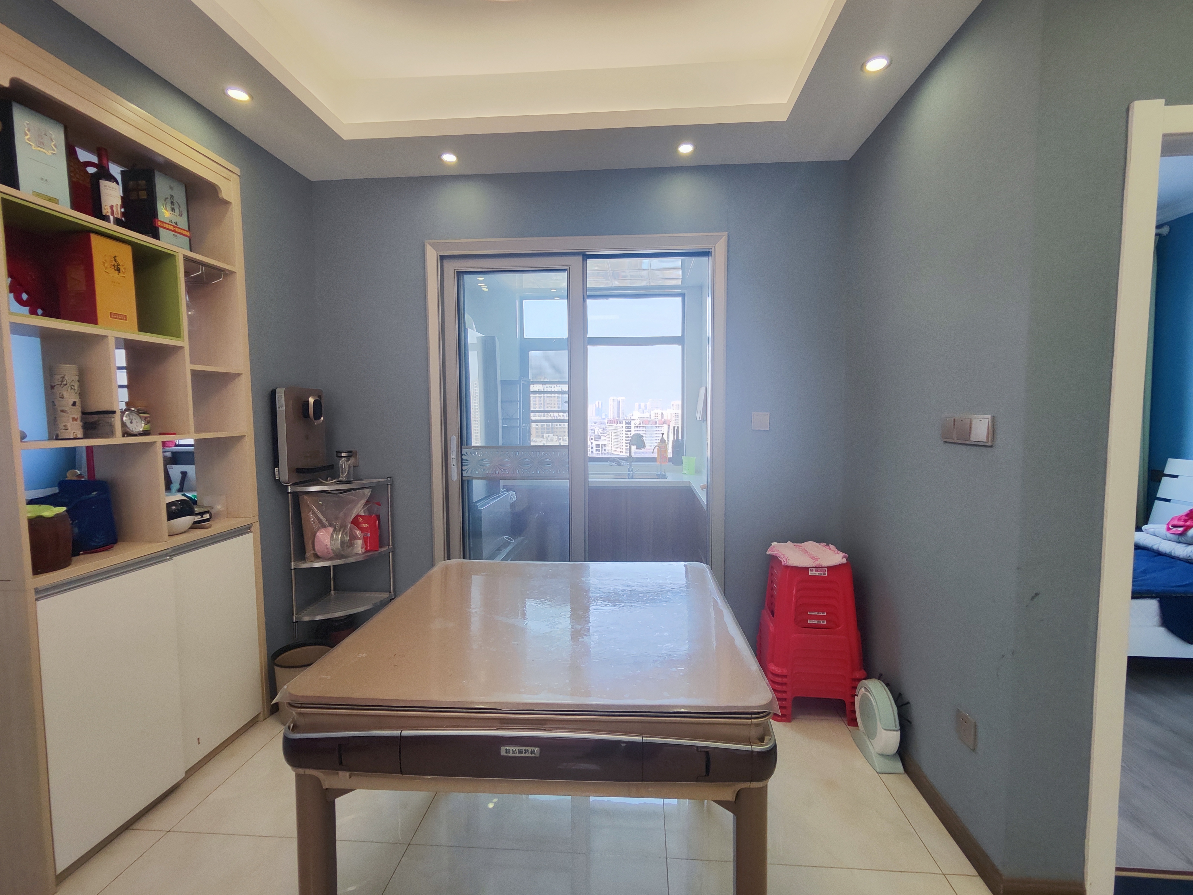 元泰未来城.精装三房两房.房子九成新.证件满二