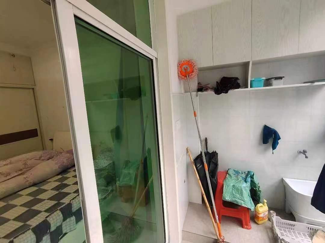 一中花园.精装大两房.证件满二.看房方便