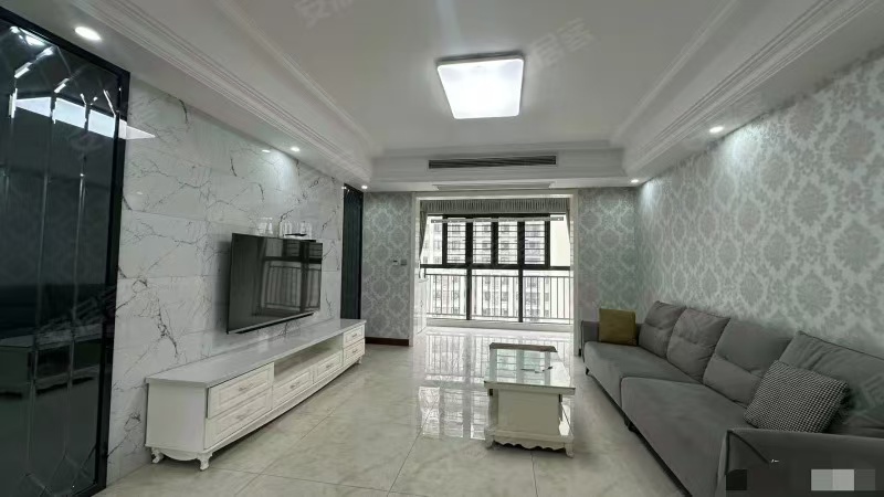 和合国际5期，单价 5200 ，边户，精装三房，诚心出售，证满二