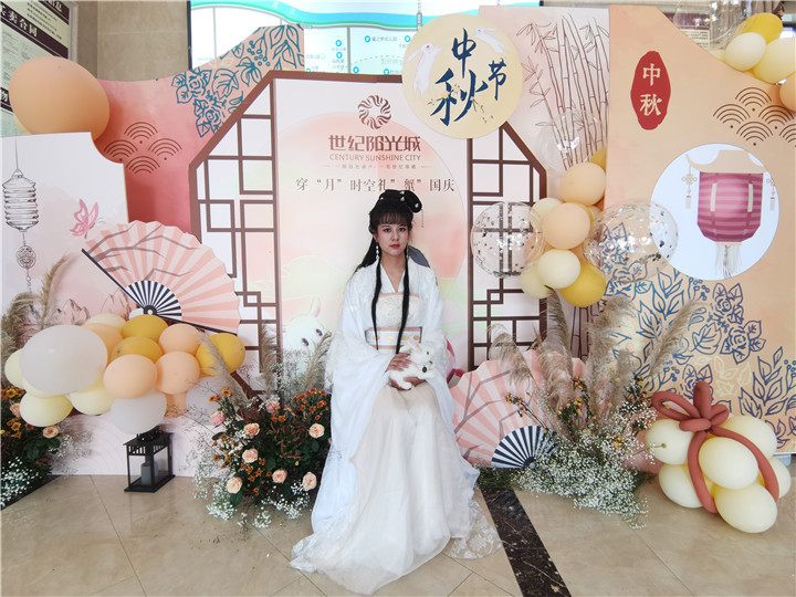 大事件泄露 | “嫦娥”下凡送“蟹”礼，世纪阳光城双节嘉年华惊艳开启！