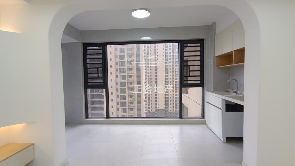 满庭春七期，次新小区，中间好楼层16楼，东边户，业主自装，一天未住，全屋奶油风，