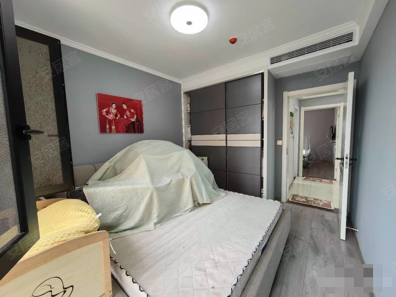 城东，君临天下，9.9新，精装大两房，电梯好楼层，满两年，采光好