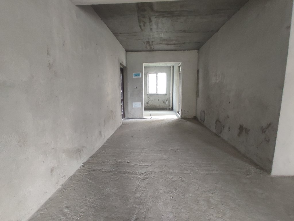 新城名都.城南人车分流的小区.毛坯大四房.南北通透超大阳台.看房方便