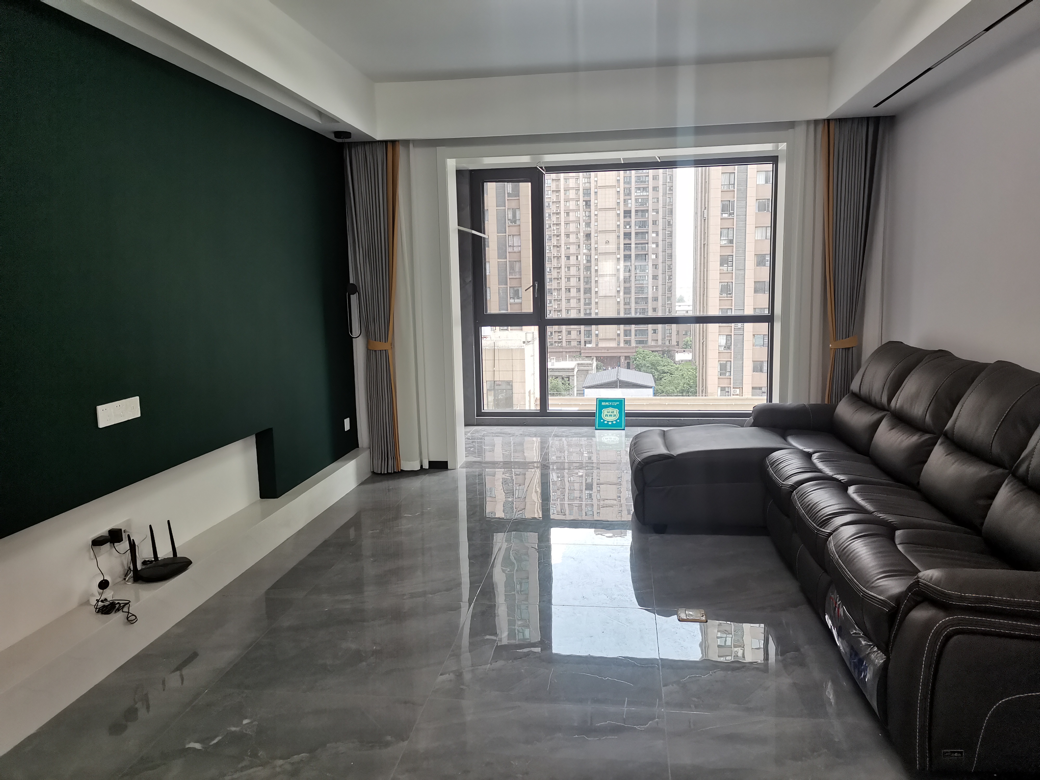 元泰未来城全新装修四房中间楼层看房方便房东诚意出售