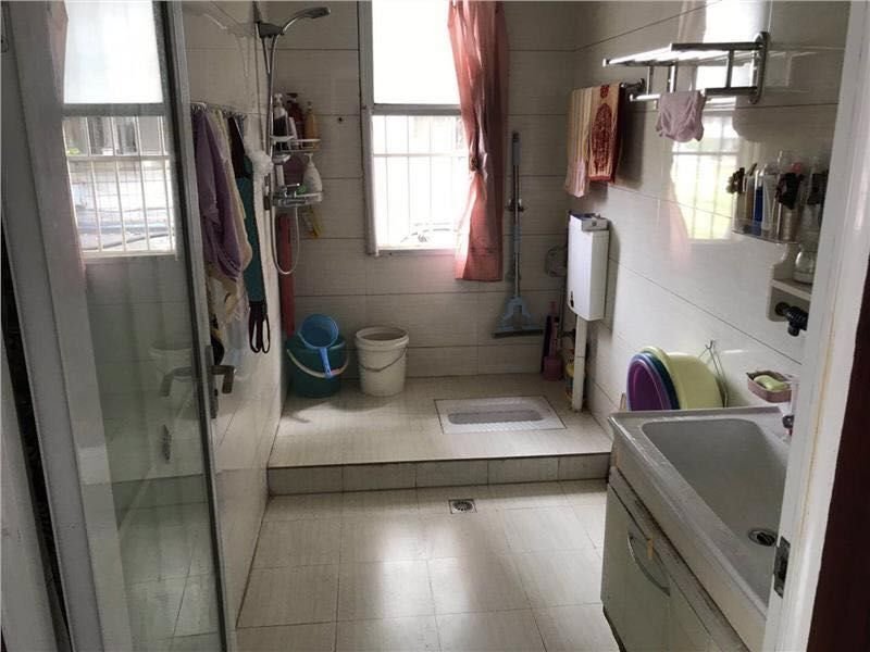 城东四中旁三房，全新装修，步梯好楼层