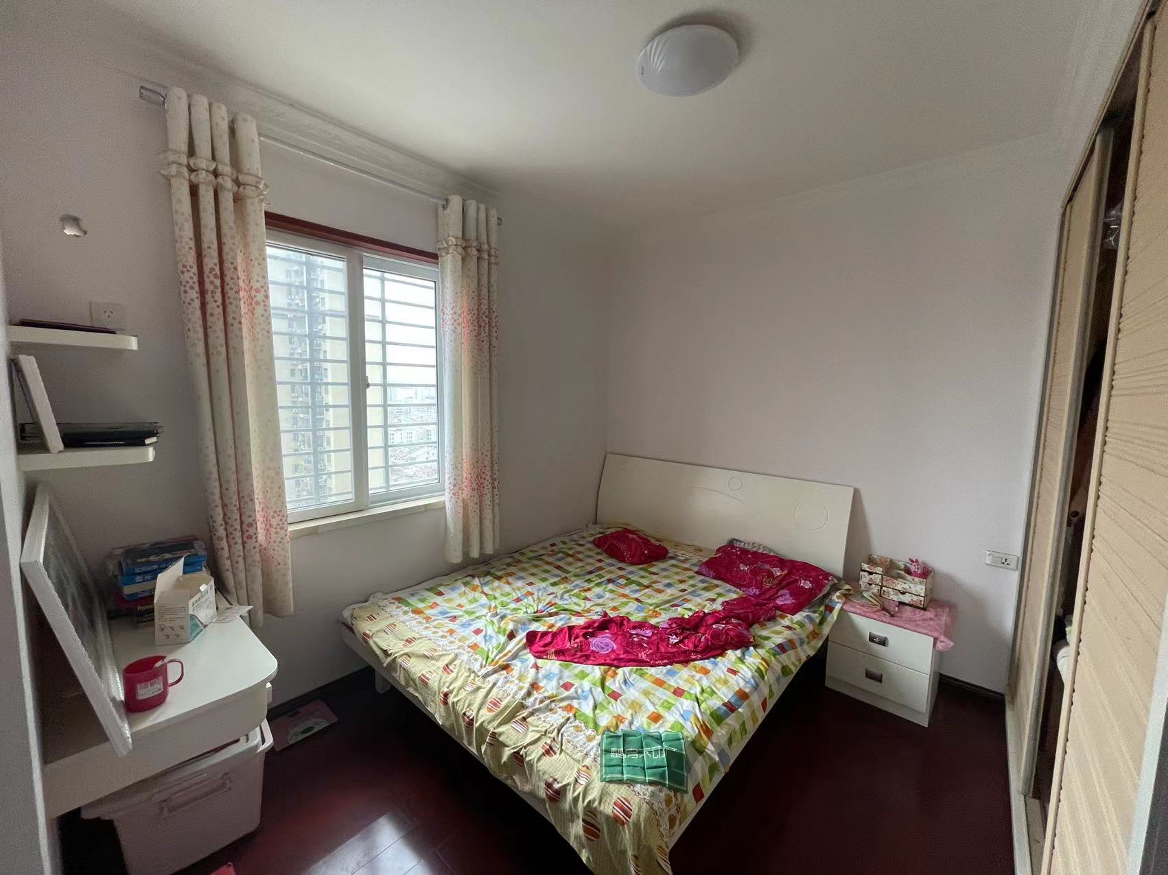 新壹仲正对面，翰林公馆，精装三房，中间楼层，户型方正，房东急售