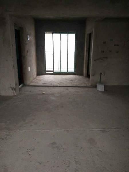 城西电梯好楼层，毛坯三房，紧邻江滩公园