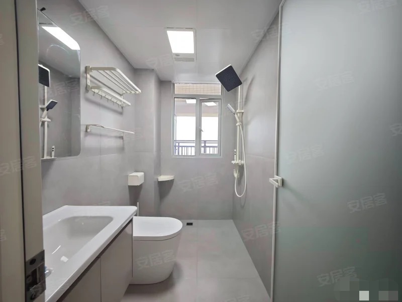 降价了，城南，沔‮天阳‬泽园，全新‮装精‬三‮两房‬卫，紧邻大‬学城，拎包入住