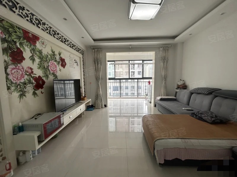 房东诚心 急售，单价4800， 精装小三房，看中可谈，好楼层