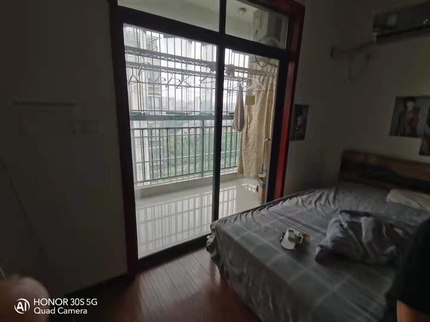 丽水名城电梯房精装106平。60万。