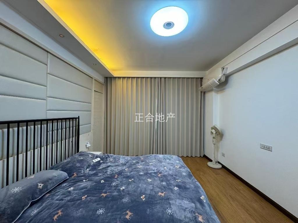 城南森林国际北苑对面，小高层，电梯7楼，​精装修三房，单价4100，捡漏