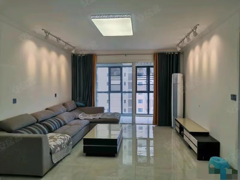 247，仙桃xiao学新三中，单价4800 ，精装3房2厅2卫，9成新，电梯中间楼层  证件满2，双阳台