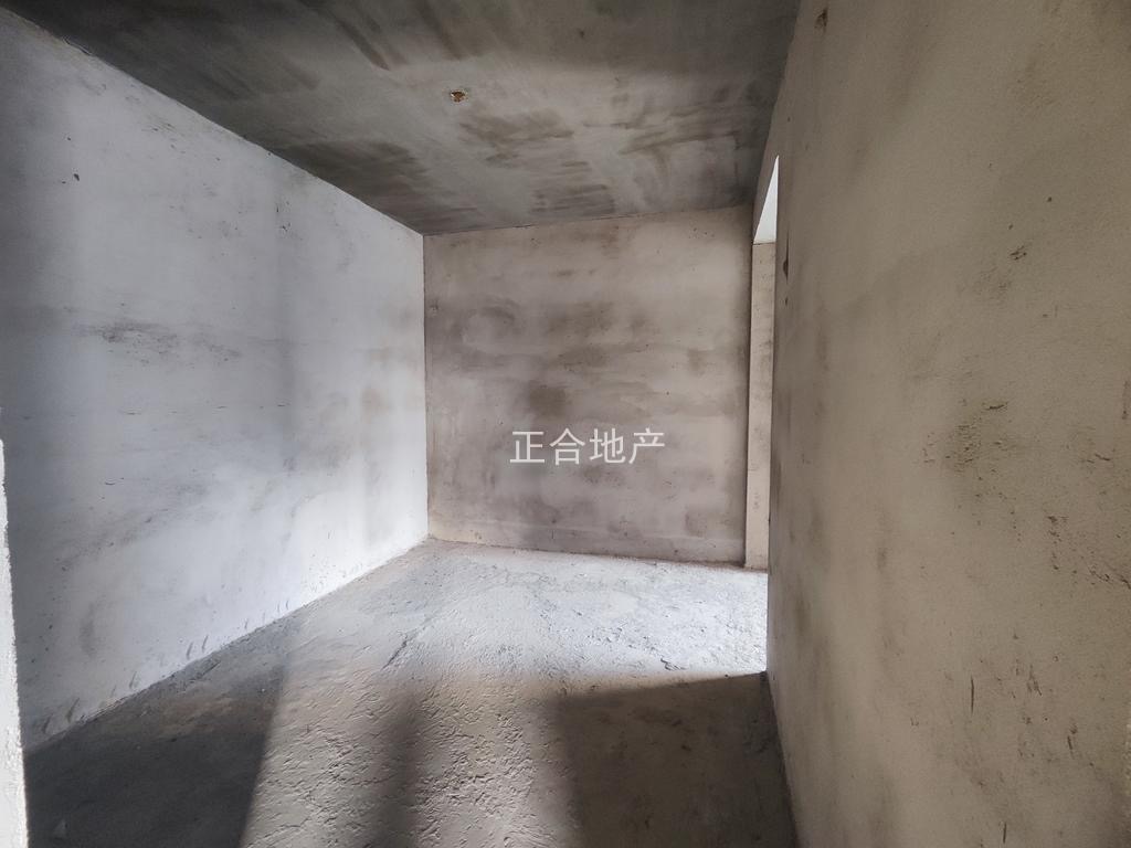 城南，城市丽景，中间好楼层，满五年，毛坯3室2厅1卫，采光视野好