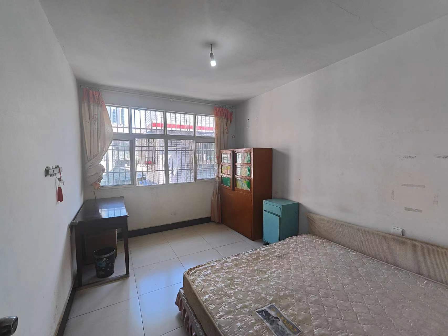 宏达路，车站附近的租房，一室一厅一厨一卫，租金便宜，谁时看房！