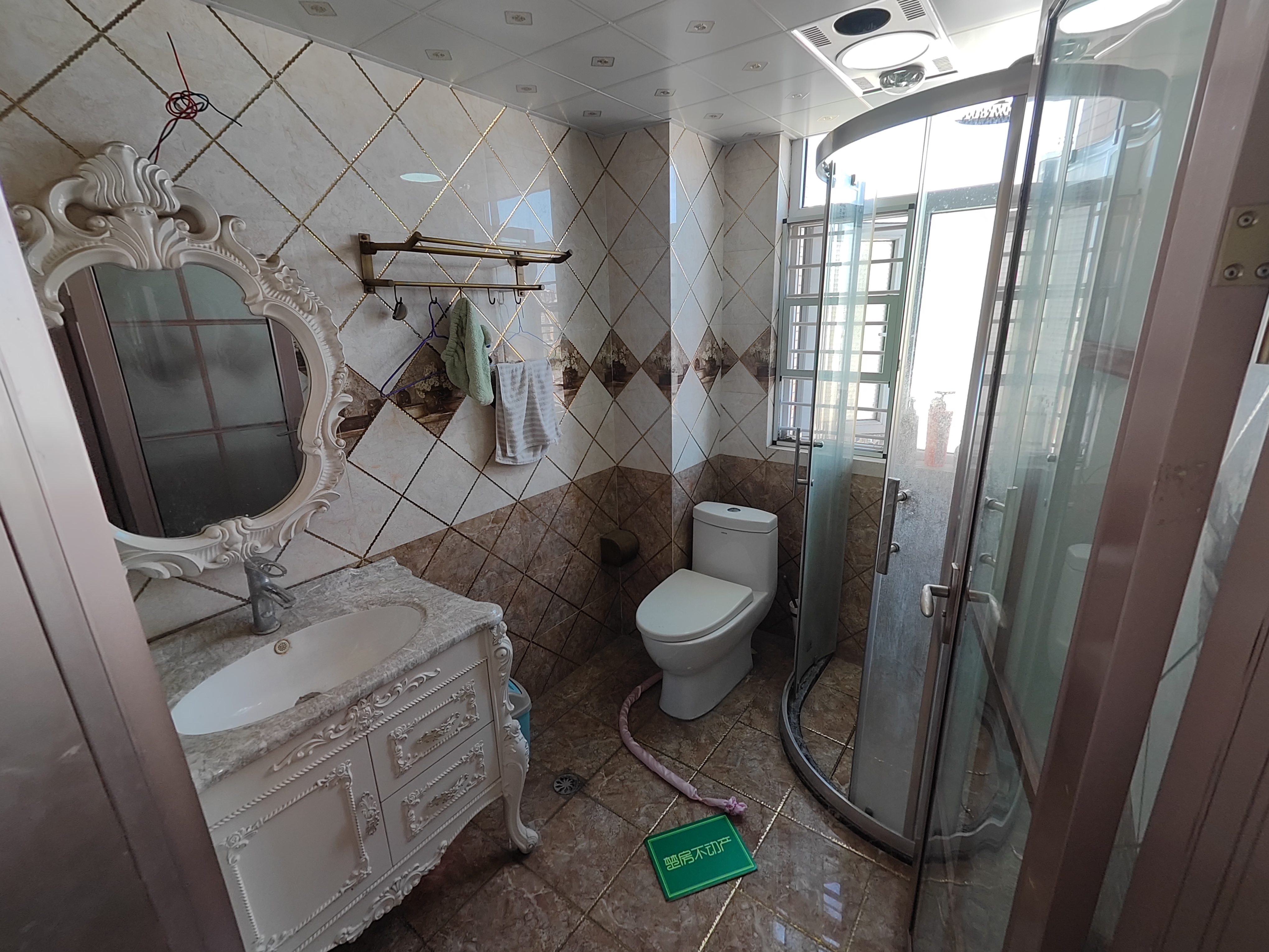 沔阳公馆精装大四房，成色新的吓人，手复22个单价近6700，小高层里面的中高层，采光视野到了深味，今年买了在这里过年和我做邻居