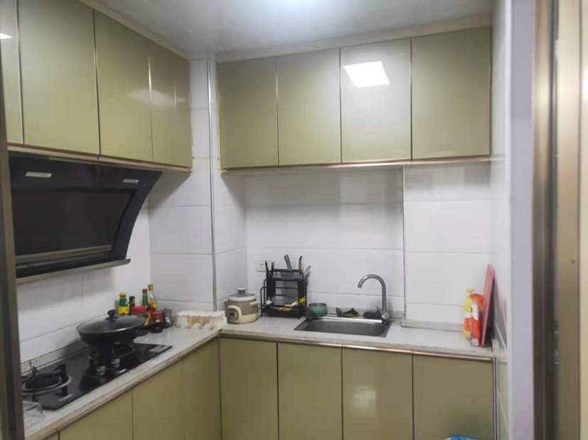 城南湖景房，朝南户型，精装修三房，动静分区，餐客一体