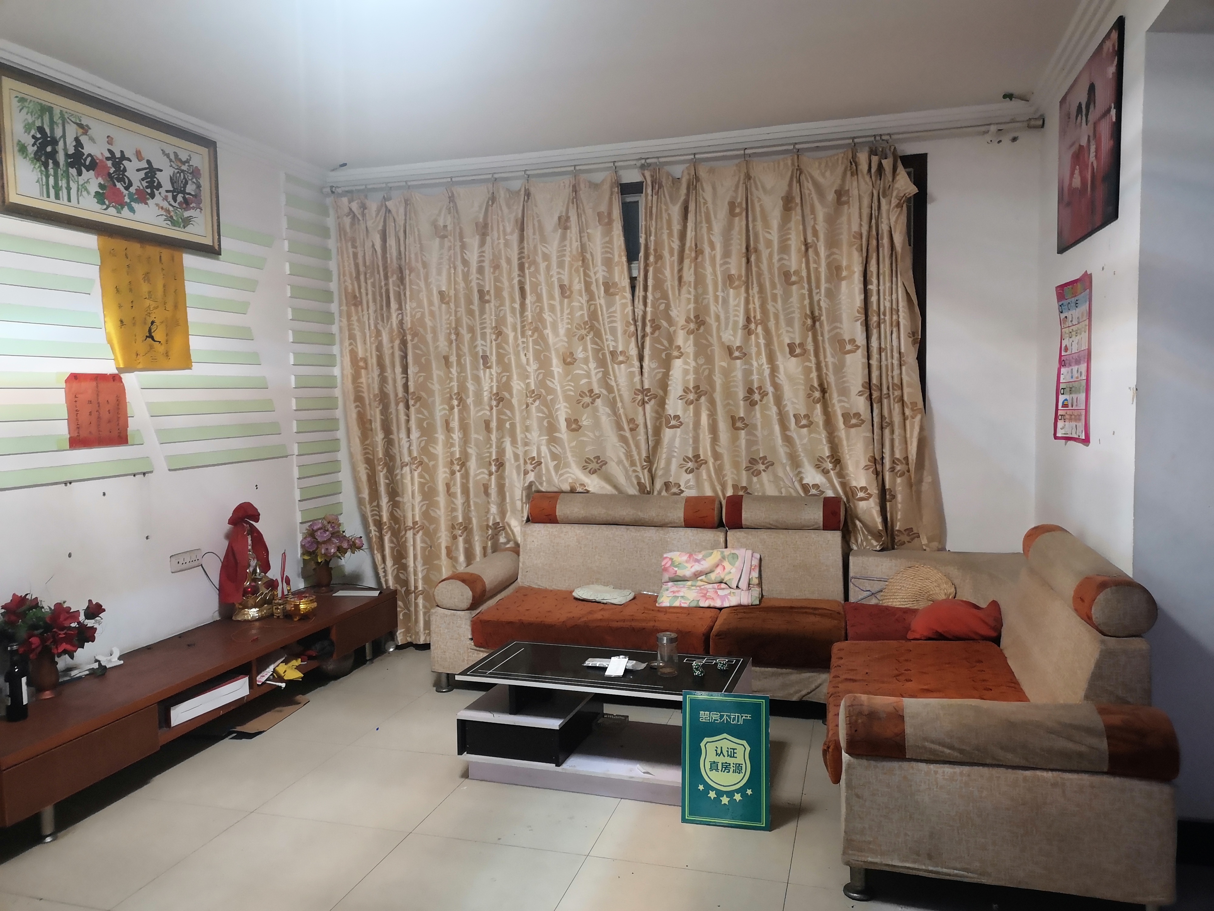 云顶酒店后润沁小区带装修两室半诚意出售