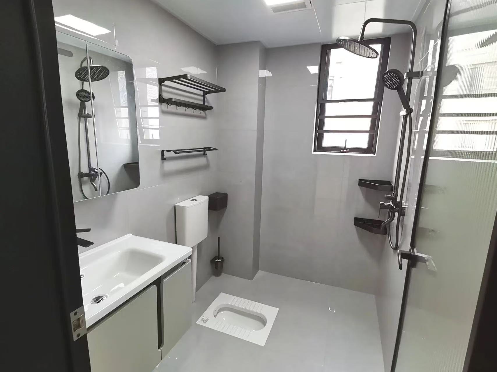 降价了，城南，御湖世家，凤凰楼，全新精装大三房二卫，新三中，业主包满二