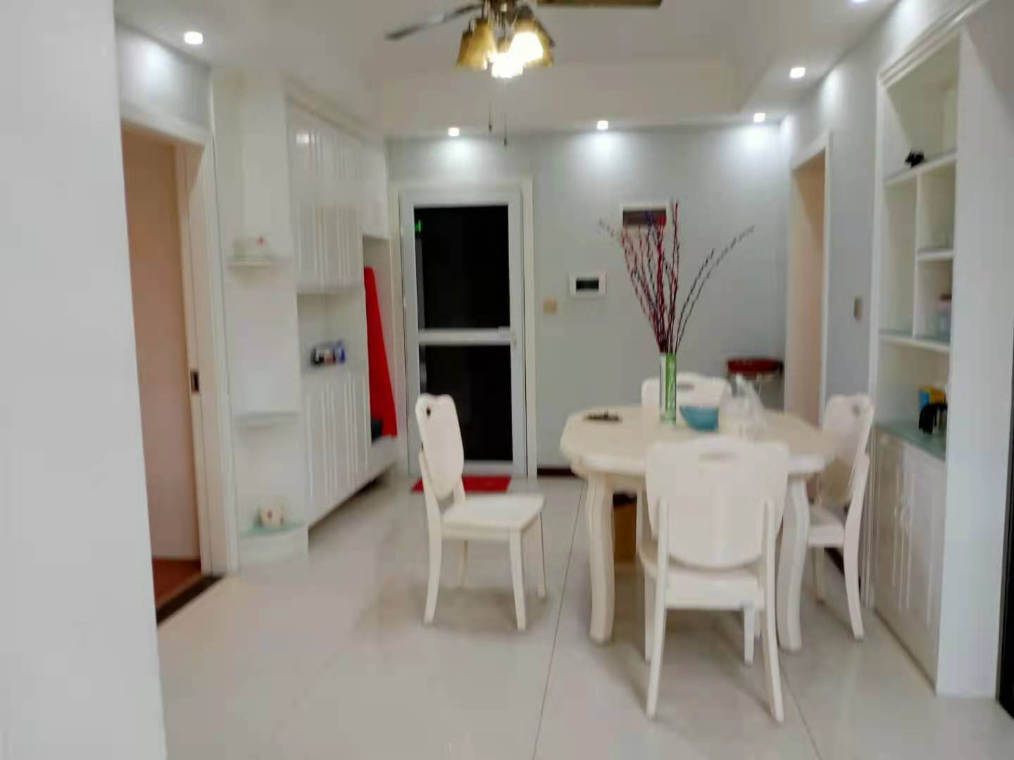 元泰未来城三中旁边，社区成熟，广场交通非常方便，小区环境优美