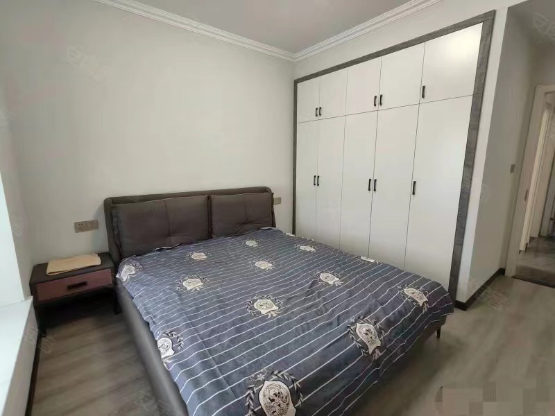 299,？城南，森林国际城，精装三房，凤凰层，单价5700，电梯好楼层