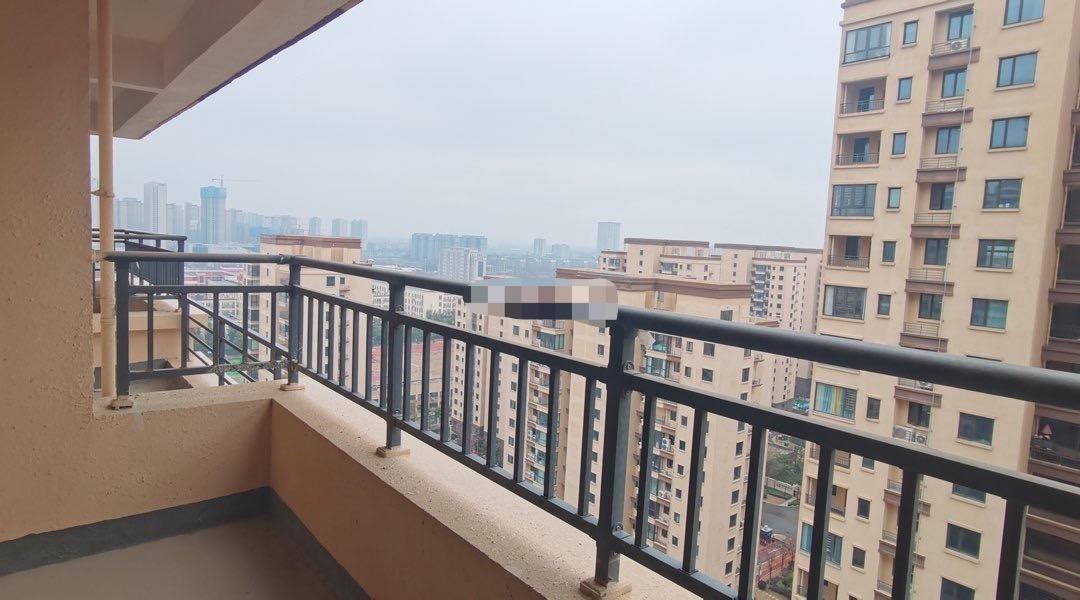 城南幼儿园到高中刚需毛坯三房荣怀19好楼层