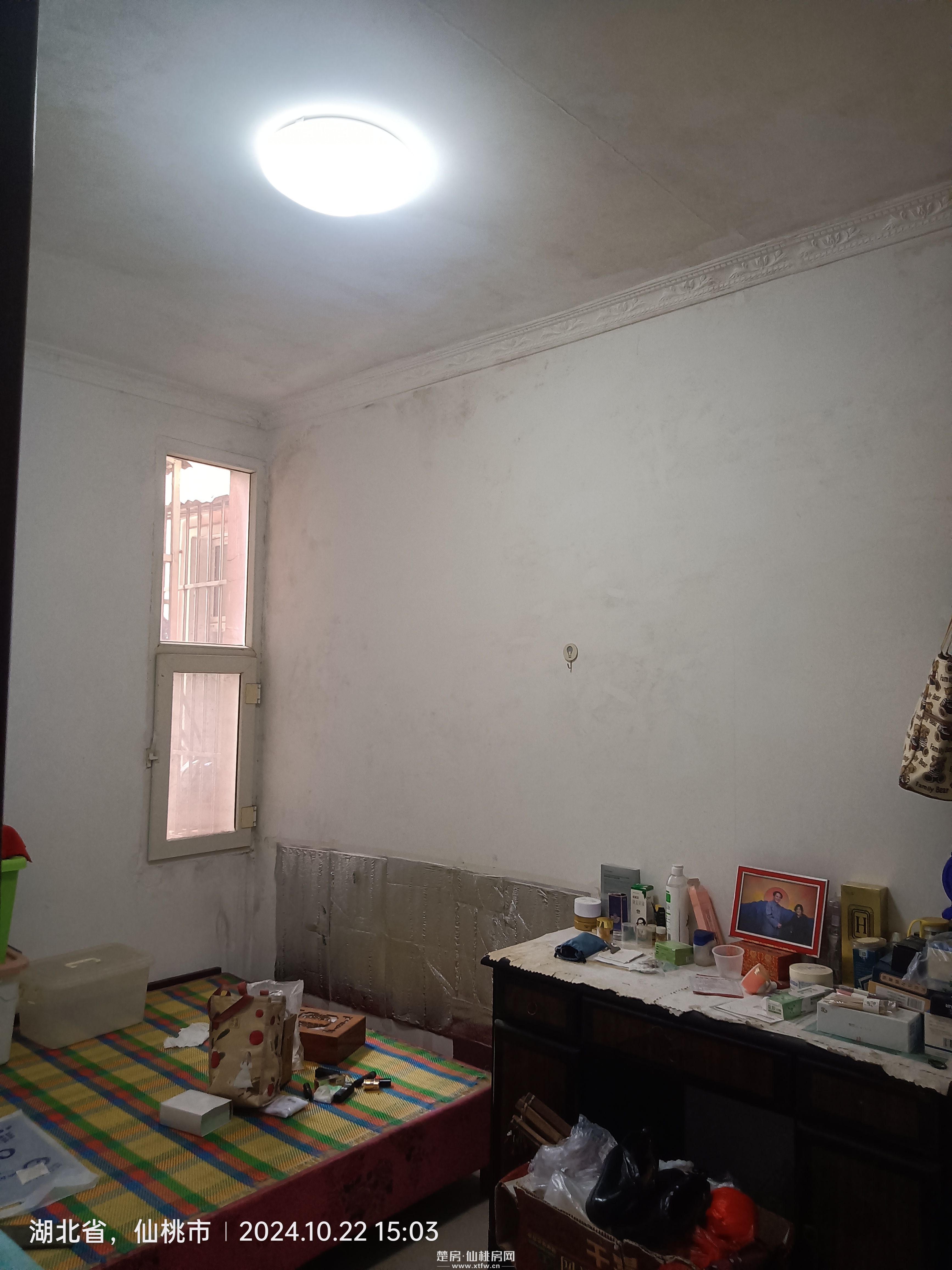 城西凤凰河路水泥厂宿舍院内后期开发的三室二厅一厨一卫商品房