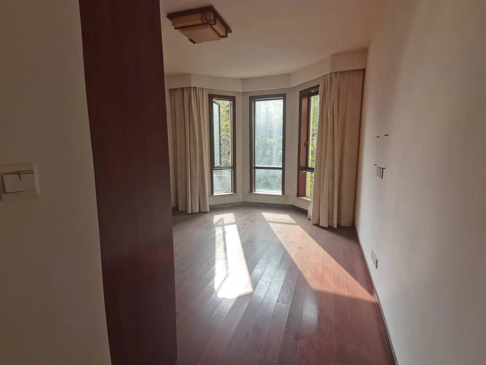 绿地华庭.步梯三房.证件满二.看房方便