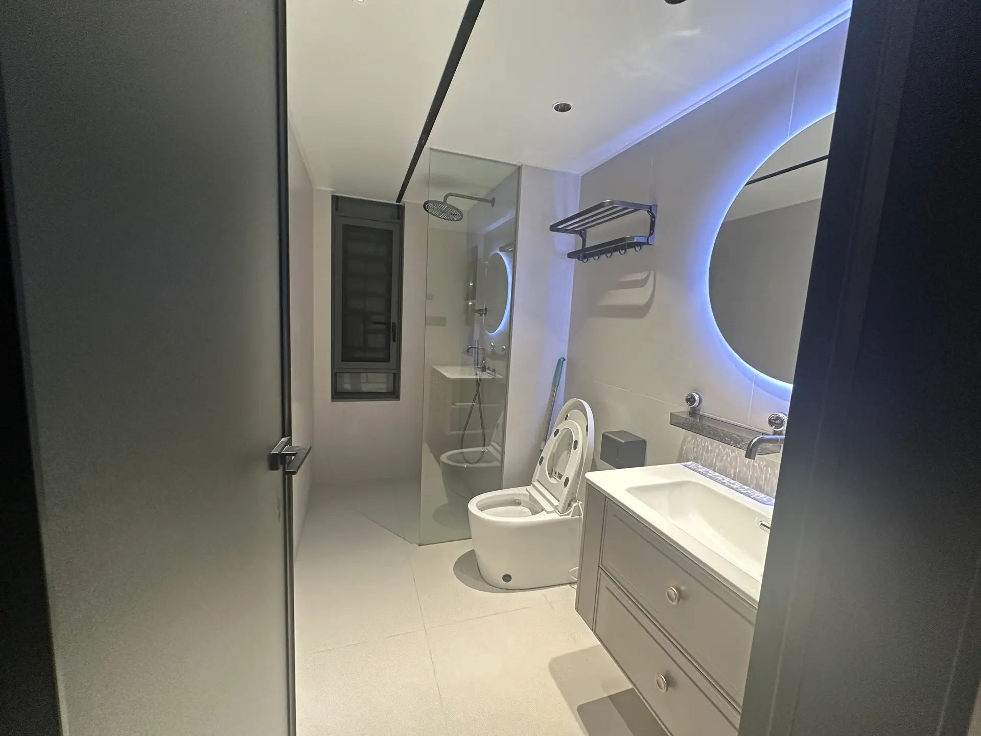 城南，蓝天花园，洋房一梯一户小高层，精装三房，16楼，全屋品牌定制