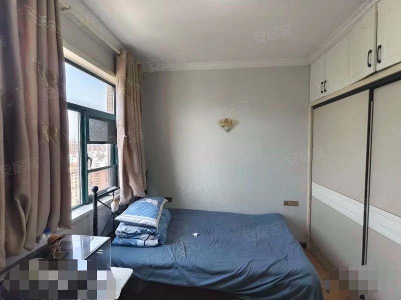 捡漏，城南，新城壹号新衔，精装三房两卫，东边户，9成新精装，