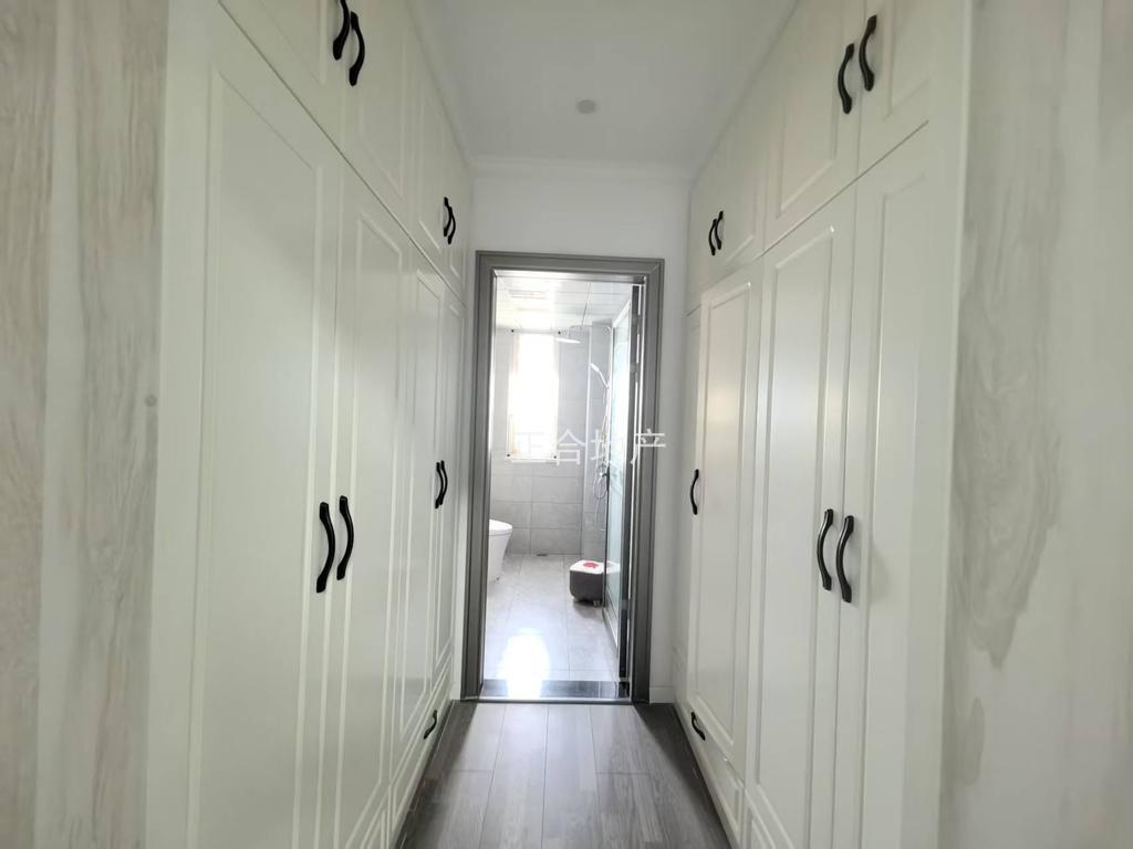 捡漏！城南，南国明珠，精装4房，中间好楼层，9成新，单价5100，双阳台，证满二