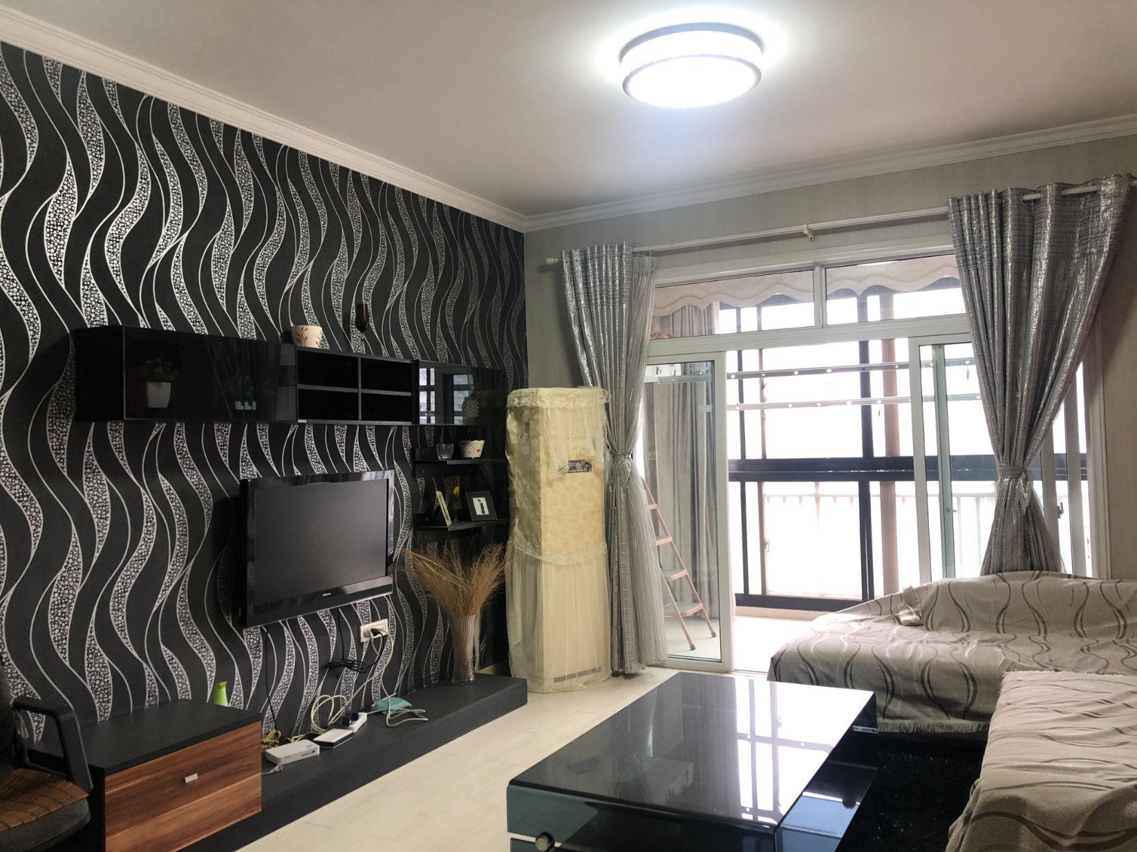 小区环境优美，房子装修的没怎么住人，就读仙桃 ，可 看房