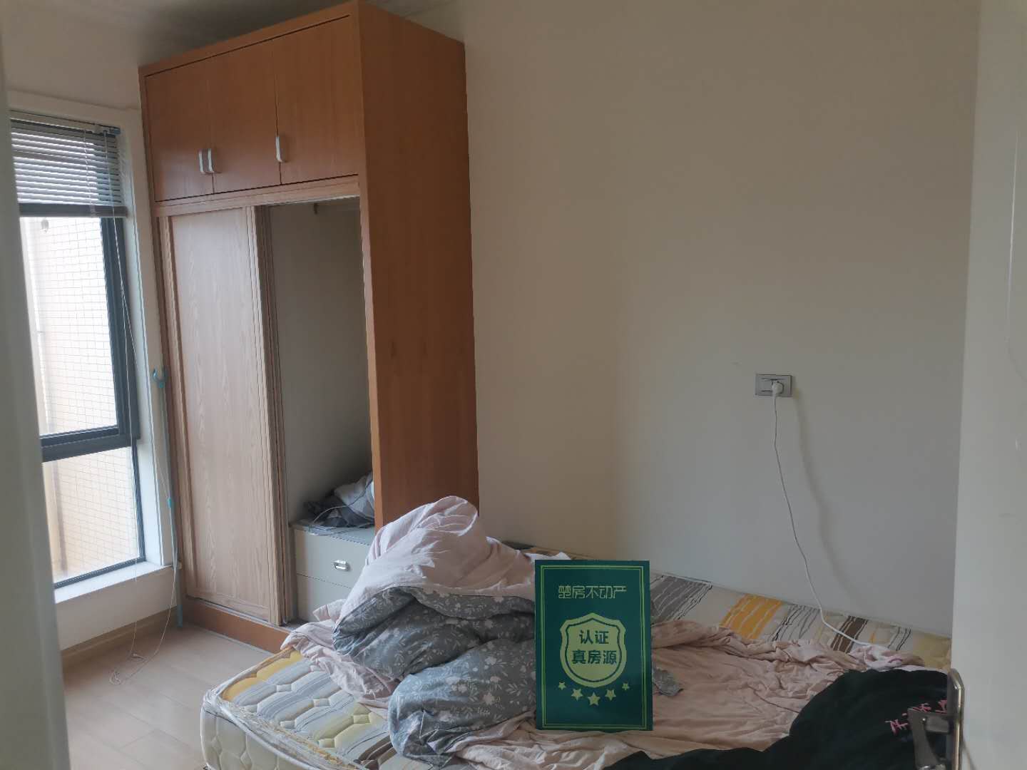 绿地华庭傲城，户型方正，采光充足。