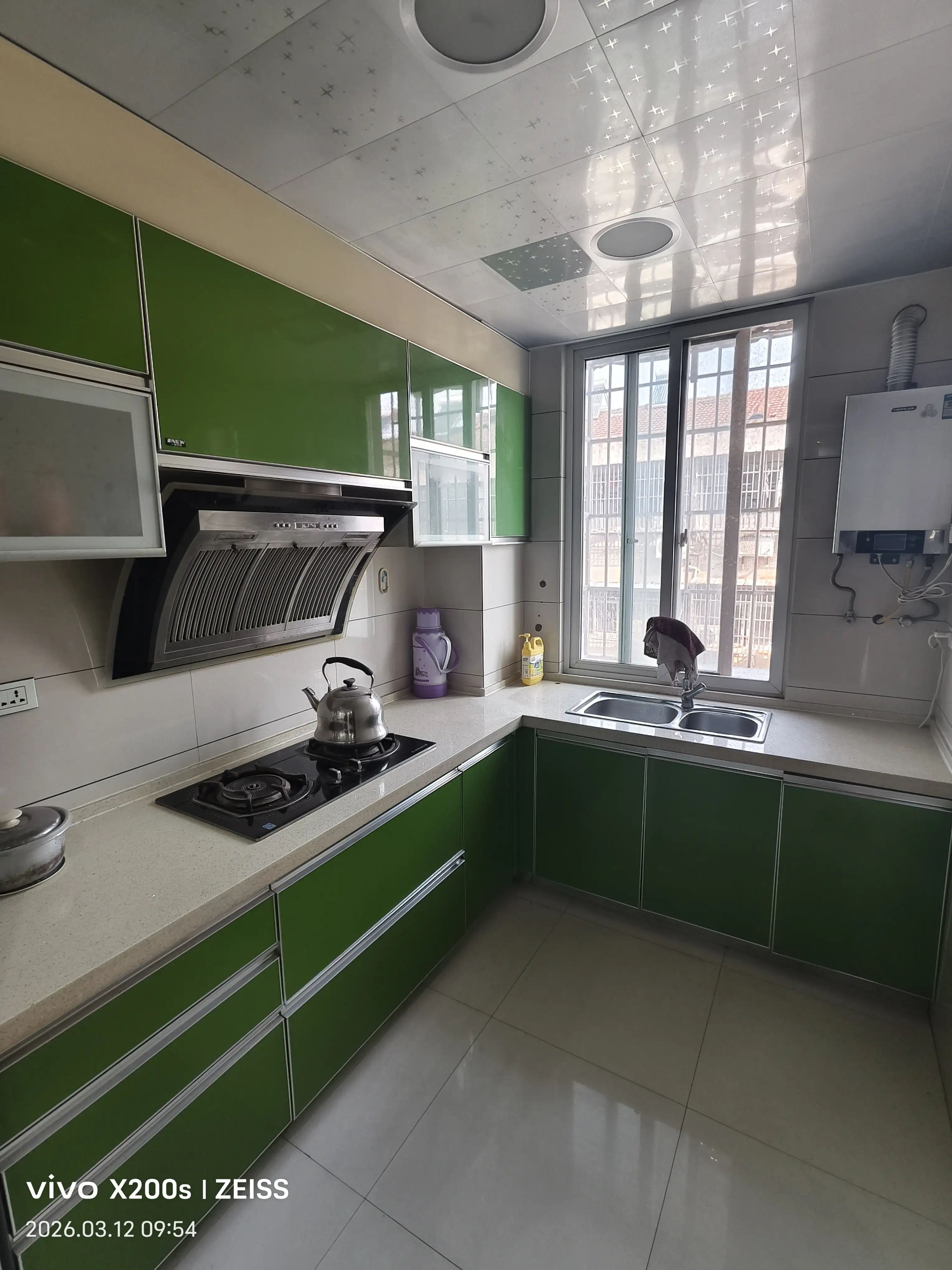 亏本捡漏，实小旁，步梯中间楼层，精装三房，证满二，诚心出售