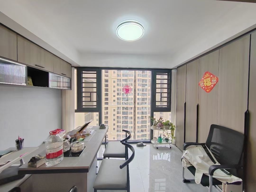 53，捡漏，森‮国林‬际‮冷翡‬翠，精装三房，‬全屋地暖，证‬满二