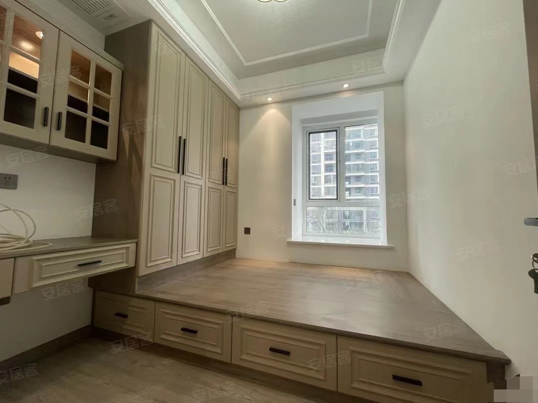 88，捡漏速度，风和日丽，一天未住，精装4房，单价只要5300，全屋中央空调，证满二，