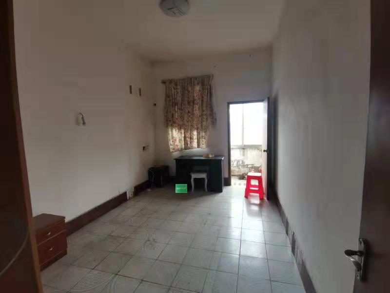 老中药材公司宿舍步梯好楼层三房两厅业主诚意出售